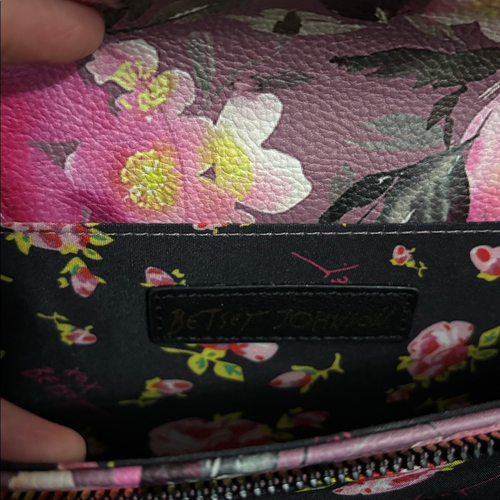 Betsey Johnson Shoulder And Crossbody Purse FloralDesign Adjustable Straps NWOTS - Picture 8 of 13